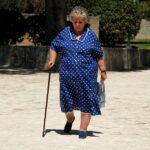 關節炎的物理治療:有效的運動療法 6 elderly woman 5218621 960 720