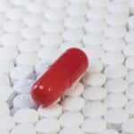 偏頭痛與生活習慣:如何從日常習慣中預防和減輕偏頭痛 6 pills 4099841 960 720