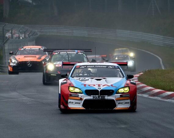 拿汽車去貸款:車輛抵押貸款的好處與注意事項 3 car racing 4394450 960 720