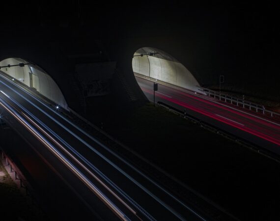 車貸6年,應該提前繳利息還是不提前繳會更划算? 2 cars 4032928 960 720