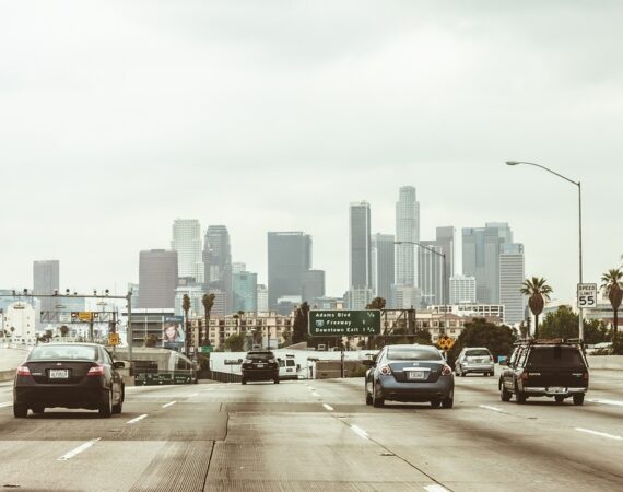 汽車貸款設定中的隱藏成本:如何避免不必要的支出? 1 highway 2679490 960 720