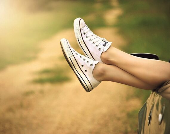 如何解決汽車貸款不繳的問題? 9 shoes 434918 960 720