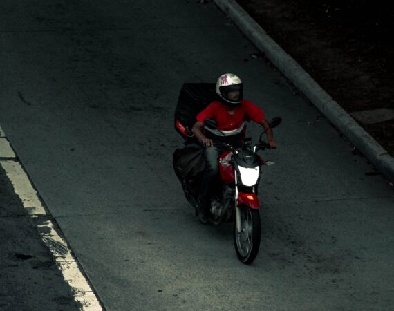 機車貸款利率不只低利,還要注意這些隱藏費用! 3 pexels photo 15812417