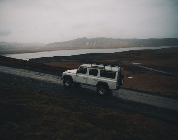 photo 1484404289410 44b4ebf4026d