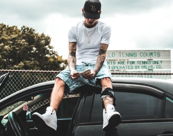 車貸利率上限解析:應如何選擇最適合的車貸方案? 1 photo 1500778109466 c0cda127f963