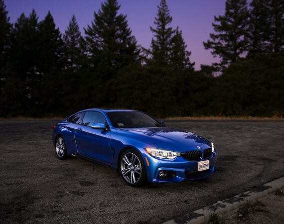 photo 1510903117032 f1596c327647