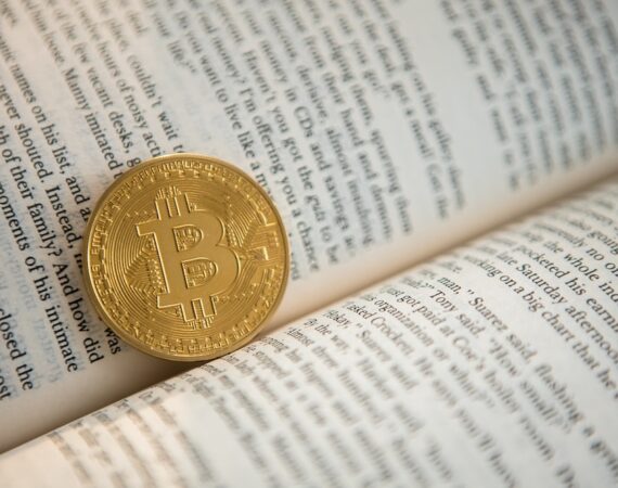 photo 1518544492452 3ece4c9baf0c