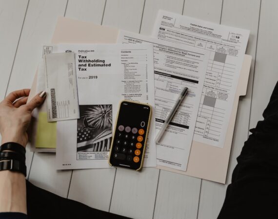 photo 1554224155 6726b3ff858f