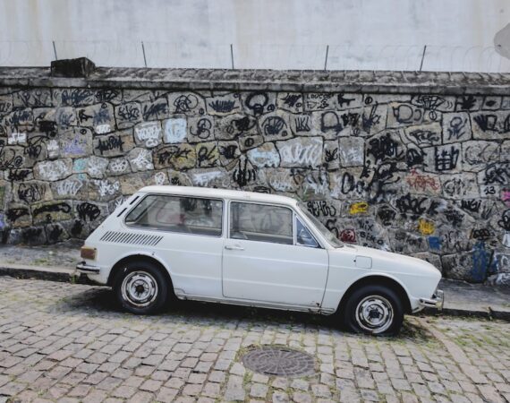 photo 1559817976 988f52cd9468