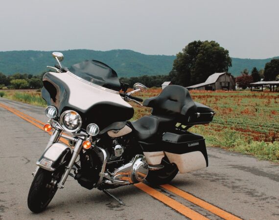 photo 1564948863140 e3eb2be89dbc