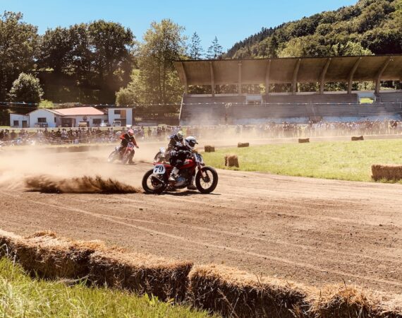 photo 1565299963322 0120c01b5bcd