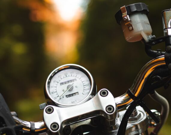 photo 1570103365800 63a54fd42d04