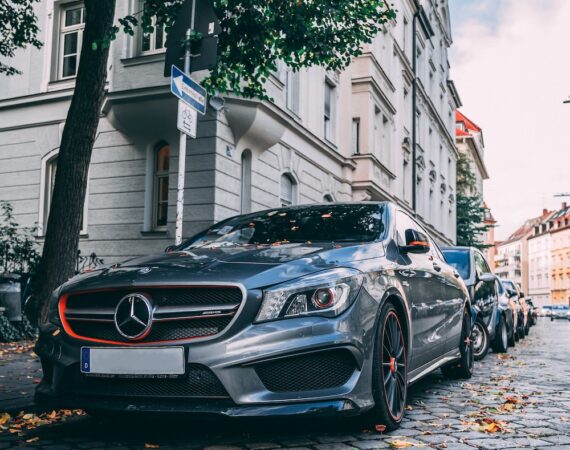 photo 1570733577524 3a047079e80d