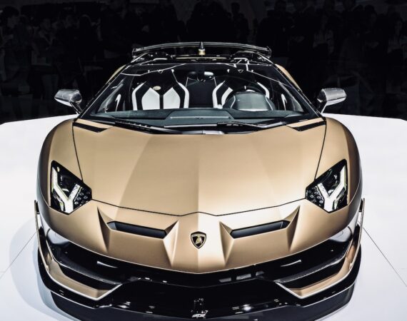 photo 1578656415093 e7e19e5e132b