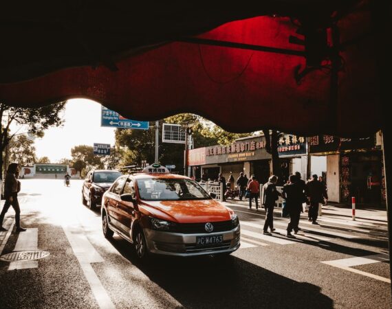 photo 1579765617243 89759e1facef