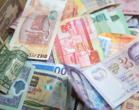 photo 1580519541853 7af11585db4c