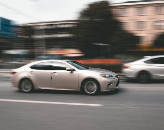 photo 1583060404749 ef02d14cacde