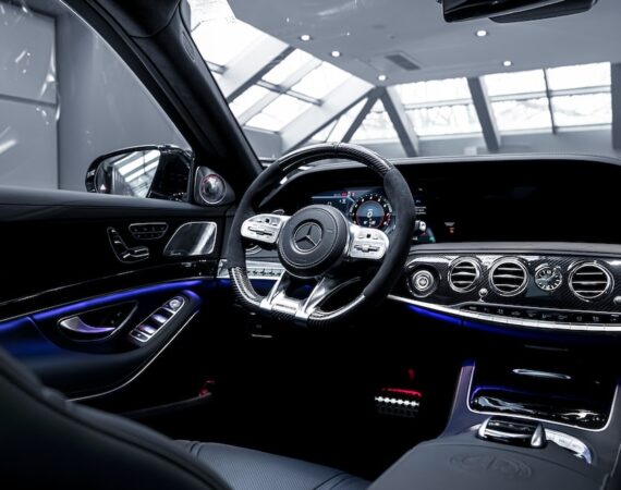 photo 1583573278124 e8d4fd3edf3c