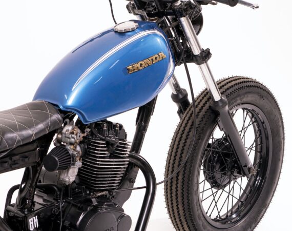 photo 1583845797544 2e2346a45e35