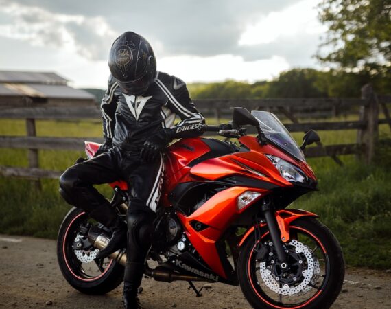 photo 1591124999021 a0b9ebe09b9a