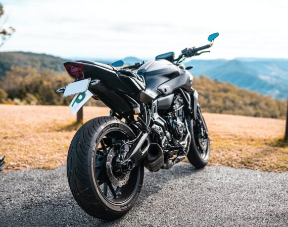 photo 1592016158807 e3d313988c2b