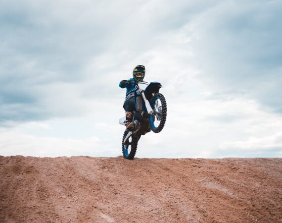 photo 1596493858219 41f2fd48a4c2