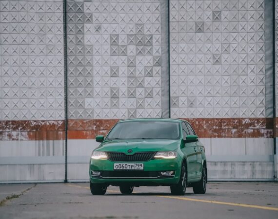 photo 1600536498036 c7520c03cb73