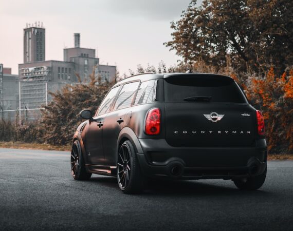 photo 1601548994922 d68e38896a2d