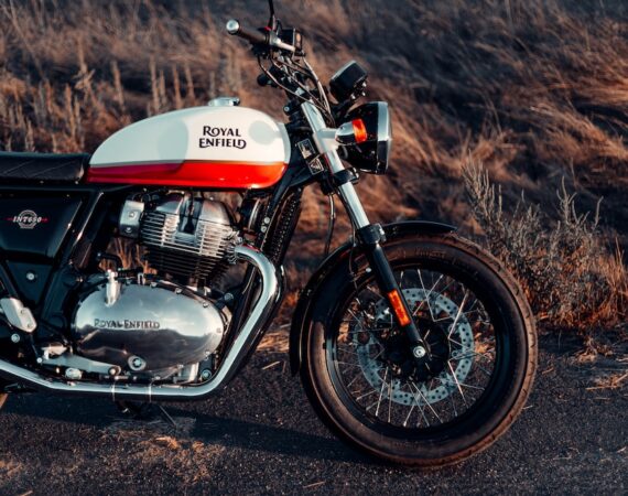 photo 1610643134499 b481d37ded10