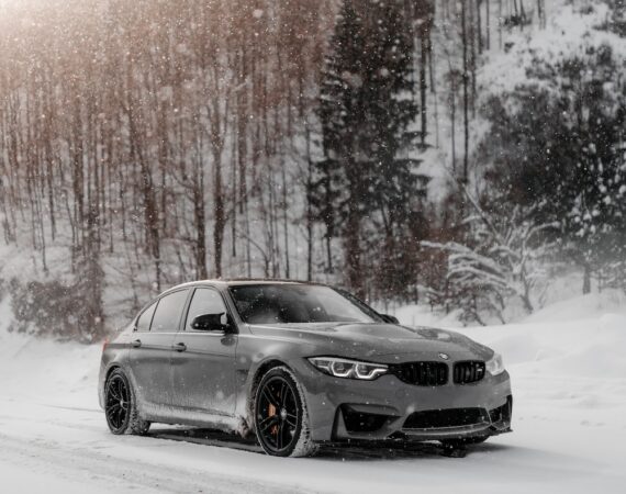 photo 1610826990799 da6c886aa2b0