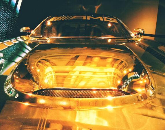 photo 1611240378281 6655864b0326