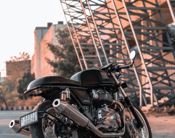 photo 1615449112244 4b022efc82eb