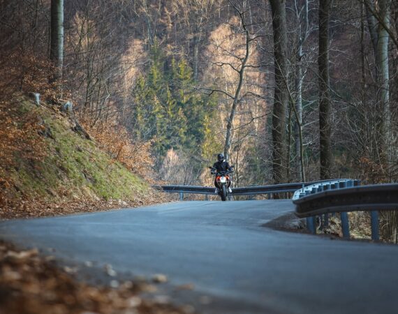 photo 1624535669433 37e9dad84738