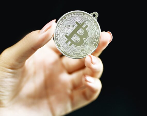 photo 1629789049315 c6fe25742cb4