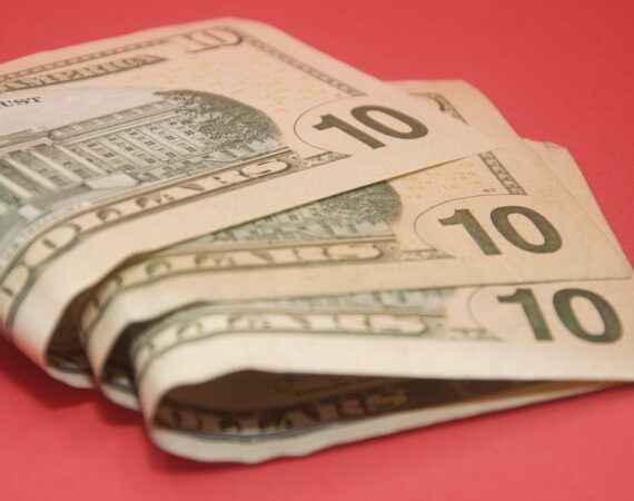 photo 1630515211765 57bb5440a075