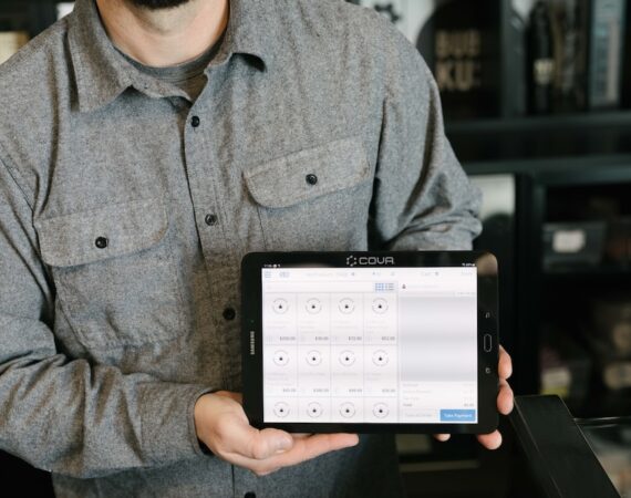 photo 1648824572644 2a32f933ef58