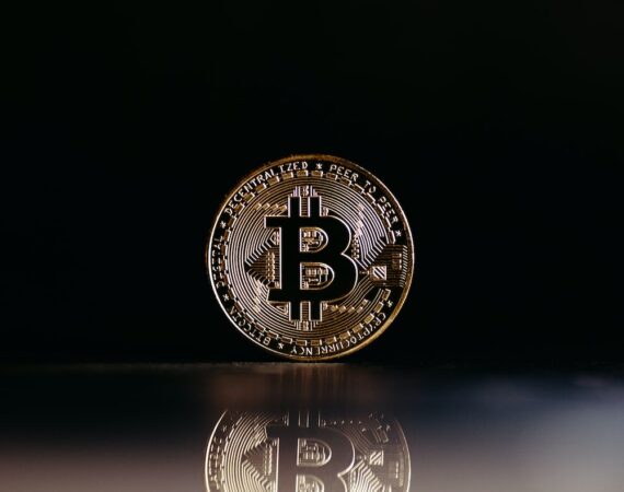 photo 1671550876511 5c857adc5d67