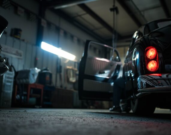 photo 1486006920555 c77dcf18193c