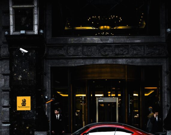 photo 1489686995744 f47e995ffe61