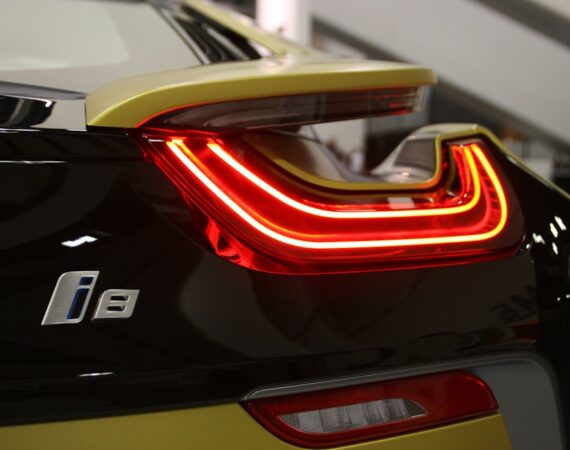 photo 1518308229454 f6b8237bced1