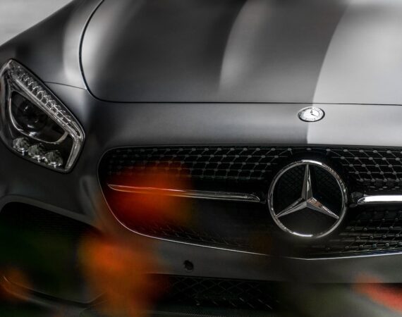 photo 1532578498858 e21a39e0a449