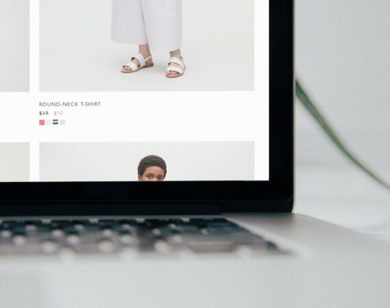 photo 1539278383962 a7774385fa02