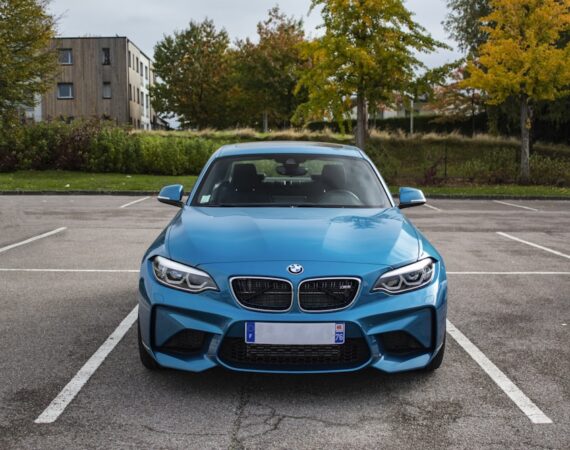 photo 1541443131876 44b03de101c5