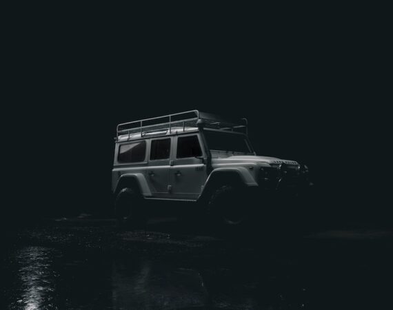 photo 1544221818 74e341c81174