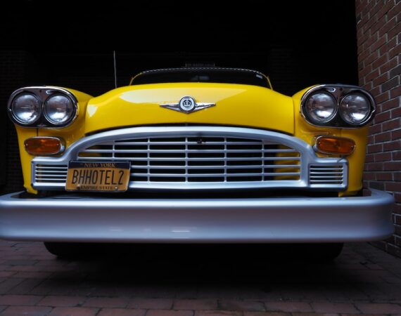 photo 1544389761 cd83f8d898bb