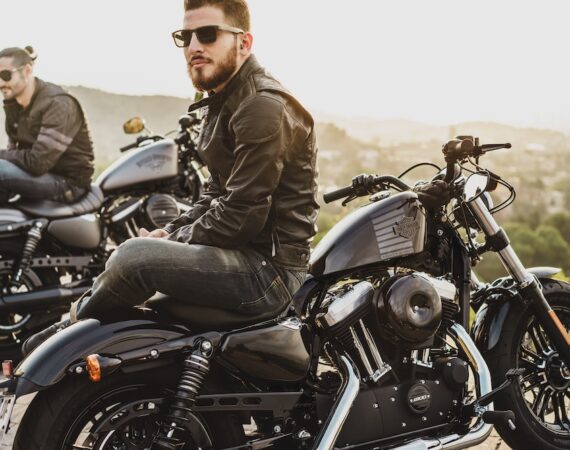 photo 1558980664 28d10ee9bb52