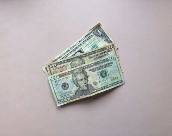 photo 1563296299 f55c4be21f95