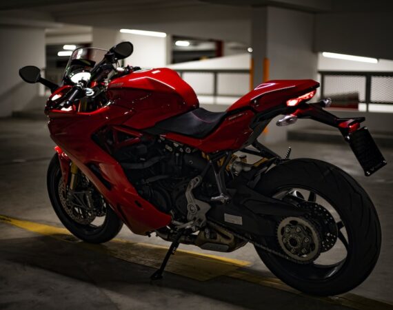 photo 1568772585471 4f4169aed2a2