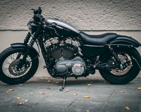 photo 1582490794945 b30a6dd130e5