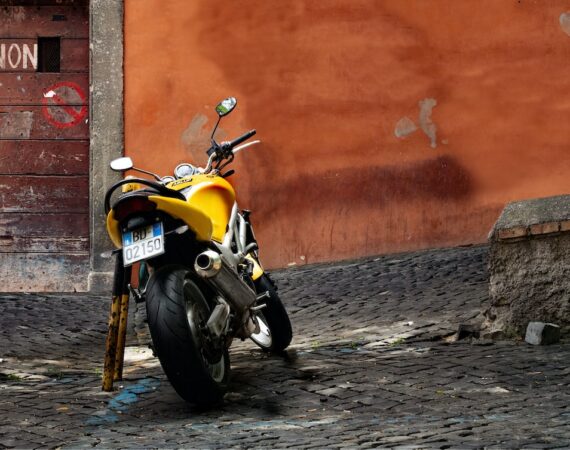 photo 1585494791492 7e8ba83ded8b